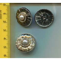 Guziki metalowe z perłą i sztrasami GZ-240